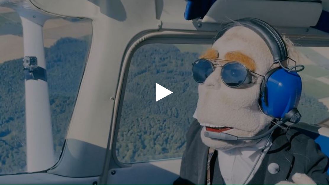 Nisse Barfuss sing "Oben" in D-EBON